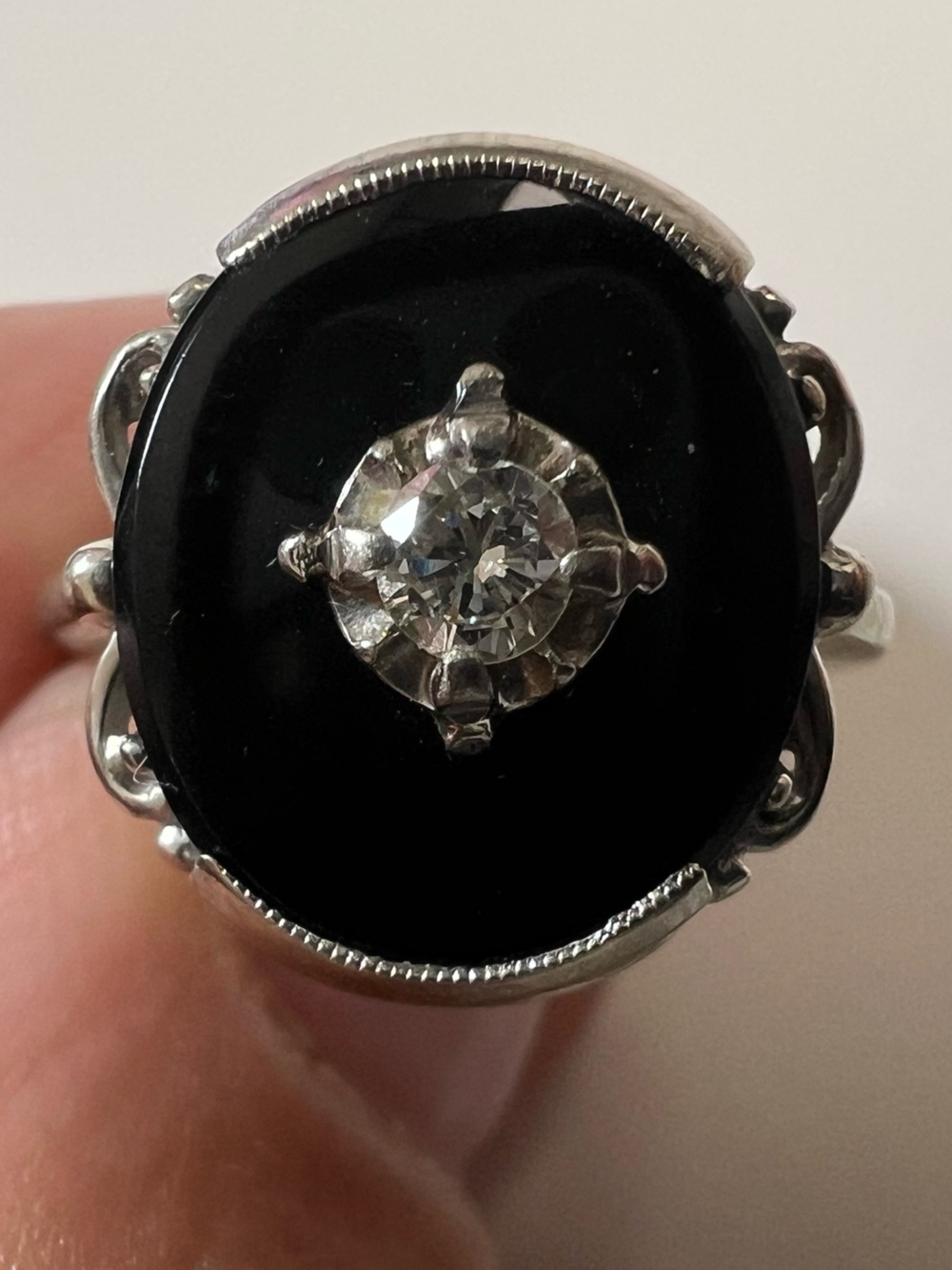 Vintage Art Deco 18K white gold black onyx and genuine natural diamond ring